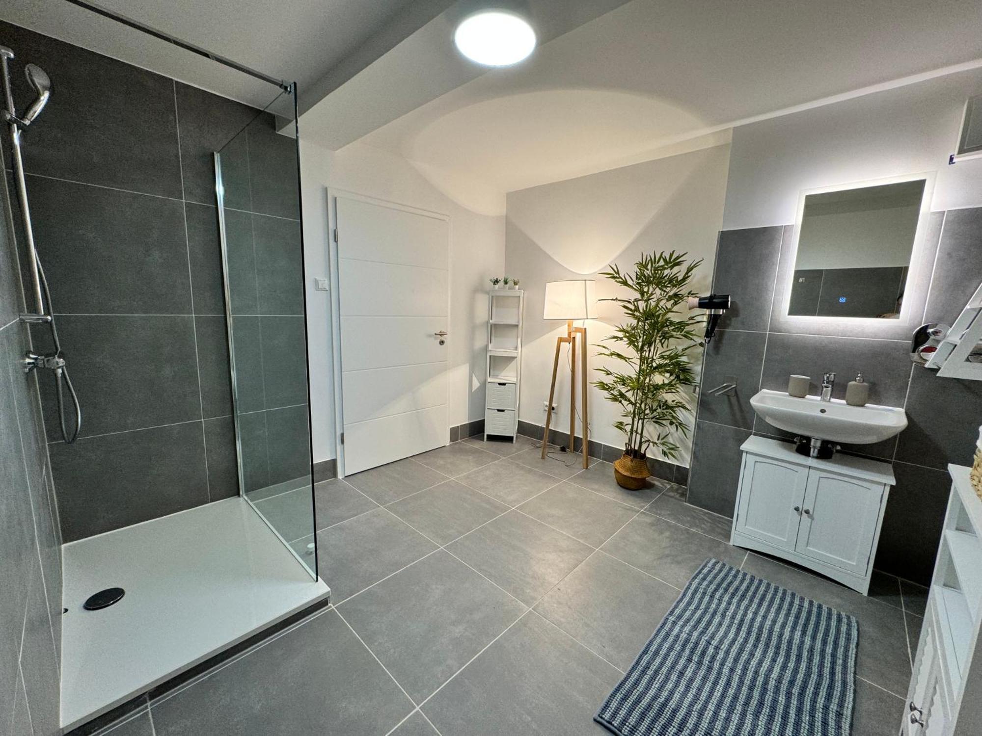Stadtoase: Exklusive Apartments Fuer Ruhe Und Entspannung BRE Extérieur photo